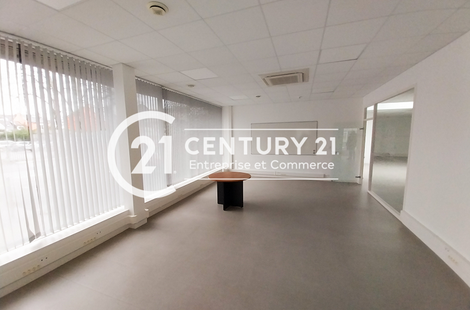Location Locaux commerciaux SAINT-NAZAIRE 251 m²