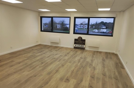 Location Locaux d'activités DONGES 184 m²