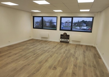 Location Locaux d'activités DONGES 184 m²