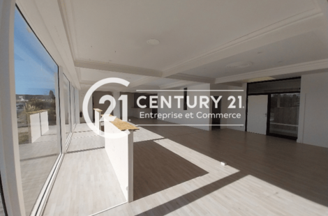 Location Bureaux LE POULIGUEN 157 m²